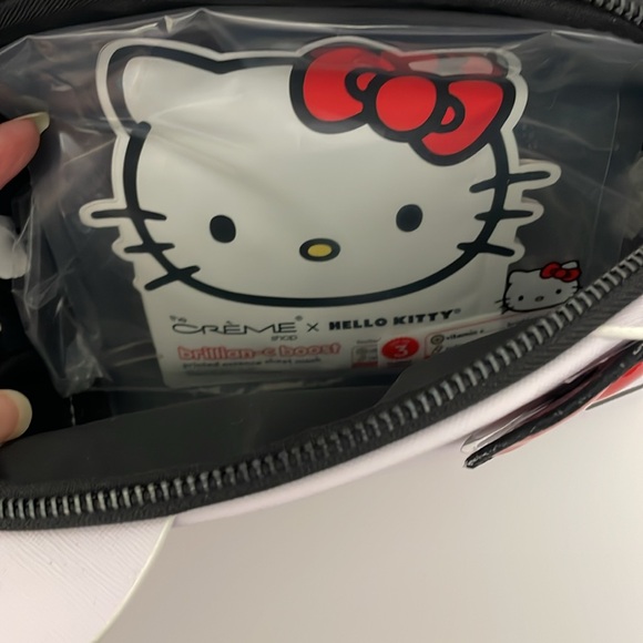 NWT Hello Kitty x the Crème Shop Limited Edition Cosmetic Bag & Sheet Mask Set - Picture 2 of 8
